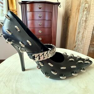 EXTREMELY RARE: Givenchy Show Pumps Black and Silver Chain Heels